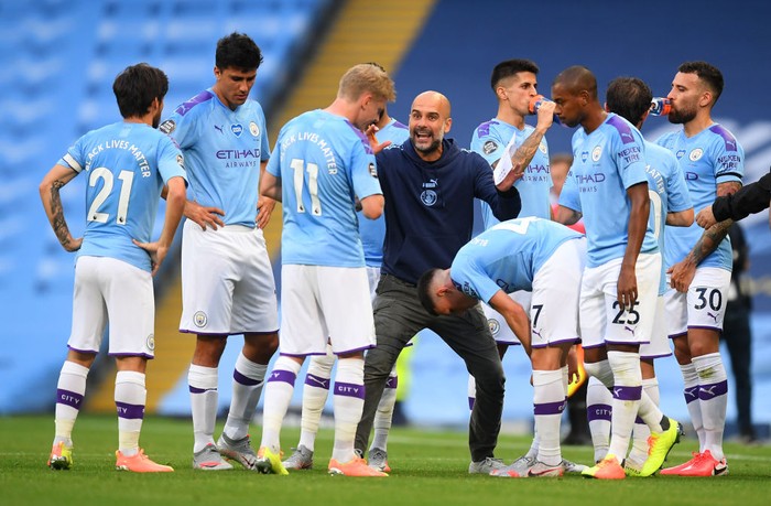 MANCHESTER, ENGLAND - JUNE 22: Pep Guardiola, Manager of Manchester City gives his team instructions during a drinks break during the Premier League match between Manchester City and Burnley FC at Etihad Stadium on June 22, 2020 in Manchester, England. Football stadiums around Europe remain empty due to the Coronavirus Pandemic as Government social distancing laws prohibit fans inside venus resulting in all fixtures being played behind closed doors. (Photo by Michael Regan/Getty Images)