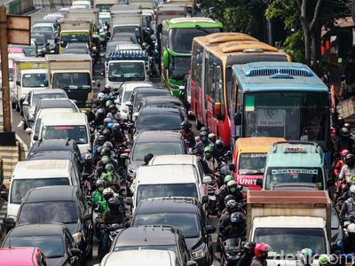 Potret Kemacetan di Pasar Senen Dampak Penutupan Underpass