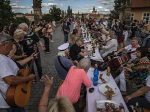 Ceko Longgarkan Prokes Covid-19 Walau Kasus Harian Puluhan Ribu