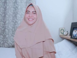 Kisah Hijrah Ratu Rizky Nabila, Istri Cantik Bintang Persija yang Kini Syari