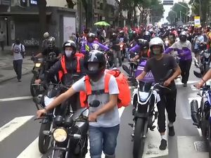 Video Ribuan Kurir di Brasil Berunjuk Rasa di Tengah Pandemi Video Ribuan Kurir di Brasil Berunjuk Rasa di Tengah Pandemi