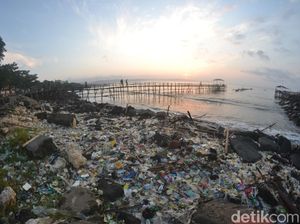 Sampah Kotori Pantai Pangandaran, Ini Kata Ketua DPRD
