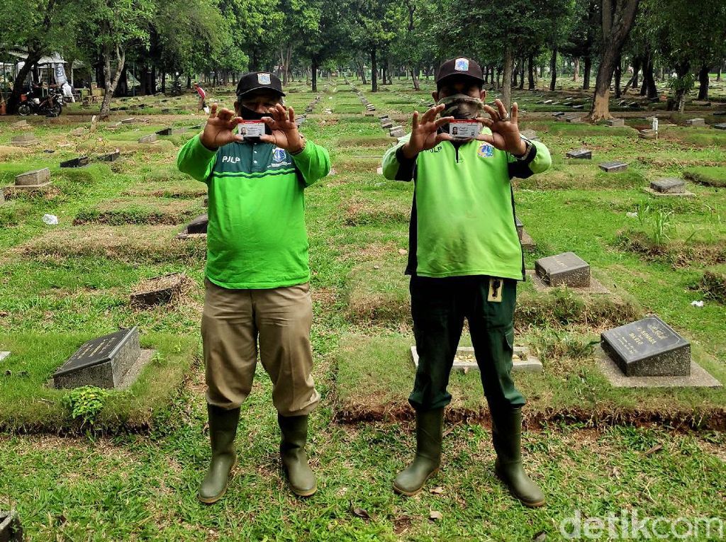 Asiiik! Penggali Makam Dapat SIM Gratis di HUT Polri Asiiik! Penggali Makam Dapat SIM Gratis di HUT Polri