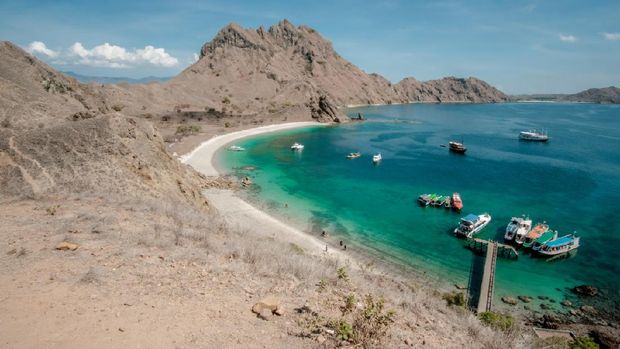 SUASANA BERWISATA DI TAMAN NASIONAL KOMODO