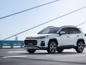 Suzuki Ganti Emblem Toyota RAV4 Jadi Across