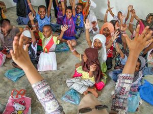 Trauma Healing untuk Anak-anak Imigran Rohingya di Aceh Trauma Healing untuk Anak-anak Imigran Rohingya di Aceh
