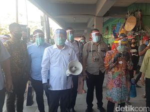 Risma Sidak Warga Tak Pakai Masker dan Tegur Kerumunan di Warkop