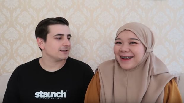Wanita Indonesia Isti, dengan bule turki Musab