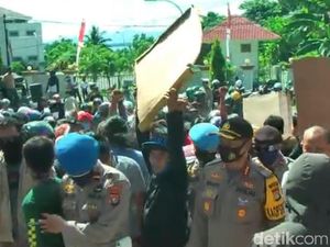 Tolak Tambang Zikron, Warga-Petani Mamuju Geruduk DPRD Sulbar