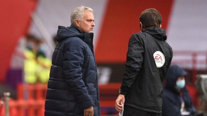 SHEFFIELD, ENGLAND - JULY 02: Jose Mourinho, Manager of Tottenham Hotspur speaks to the fourth official during the Premier League match between Sheffield United and Tottenham Hotspur at Bramall Lane on July 02, 2020 in Sheffield, England. Football Stadiums around Europe remain empty due to the Coronavirus Pandemic as Government social distancing laws prohibit fans inside venues resulting in all fixtures being played behind closed doors. (Photo by Oli Scarff/Pool via Getty Images)
