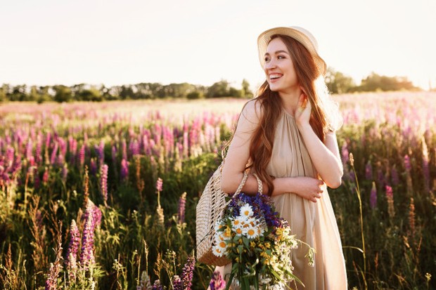 Happy girl / www.freepik.com/free-photo/happy-young-girl-walking-flower-field-sunset-wearing-straw-hat-bag-full-flowers_3339161.htm#page=1&query=sun shine&position=43 Happy girl