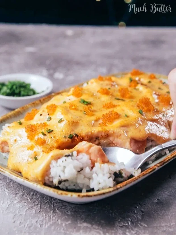 salmon mentai don/muchbutter.com/tobiko-salmon-mayo-rice/ salmon mentai don siap dihidangkan