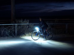 Kemenhub: Pesepeda Wajib Pakai Baju Reflektor-Lampu Saat Malam Hari