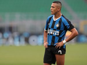 Dikabarkan Cedera, Alexis Sanchez Bisa Absen di Derby Milan