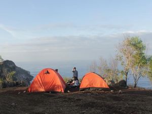 Bukit Kosakora Gunungkidul yang Asyik Buat Camping