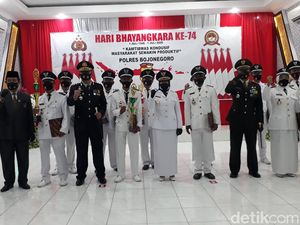 Bupati Bojonegoro Anugerahi Penghargaan Kades Pelopor Kampung Tangguh Semeru