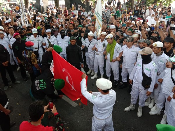 Demonstrasi tolak RUU HIP di DPRD Sumut (Ahmad Arfah-detikcom) Demonstrasi tolak RUU HIP di DPRD Sumut (Ahmad Arfah-detikcom)