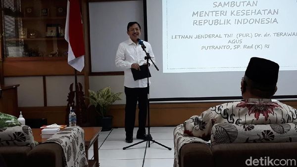 Ditanya Soal Reshuffle, Menkes Datangi Kampung Halaman Jokowi