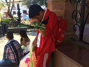 Deretan Foto Kesedihan Pria saat Ditolak Gebetan, Bikin Ikutan Nyesek