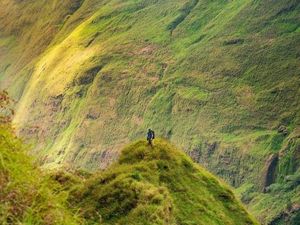 Pendaki Gunung Rinjani Jatuh ke Jurang, Katanya Didorong Setan Cantik Pendaki Gunung Rinjani Jatuh ke Jurang, Katanya Didorong Setan Cantik