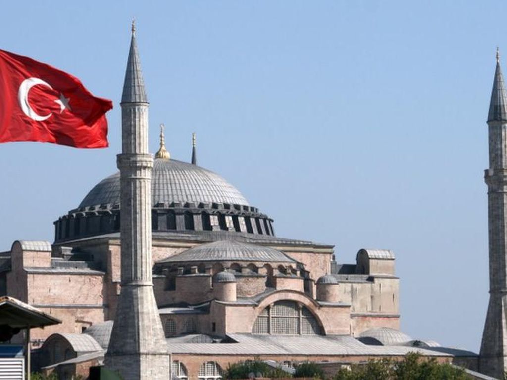 Uni Eropa Sesalkan Hagia Sophia Diubah Jadi Masjid