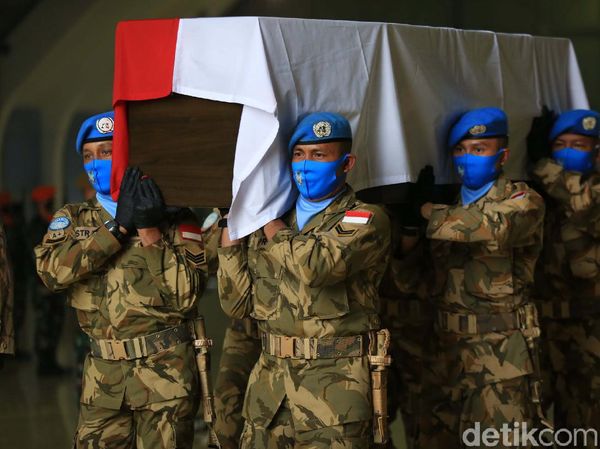 Jenazah Pelda Anumerta Rama Wahyudi Diterbangkan ke Pekanbaru