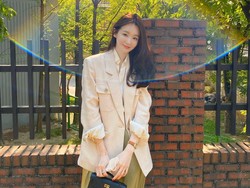 Netizen Protes Kang Min Kyung Jual Kuncir Rambut Seharga Rp 711 Ribu