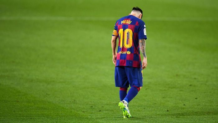 Lionel Messi BARCELONA, SPAIN - JUNE 30: Lionel Messi of FC Barcelona looks on during the Liga match between FC Barcelona and Club Atletico de Madrid at Camp Nou on June 30, 2020 in Barcelona, Spain. (Photo by David Ramos/Getty Images)