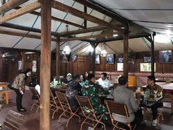 Diterpa Isu Reshuffle, Menkes ke Solo Sempat Santap Ayam Langganan Jokowi