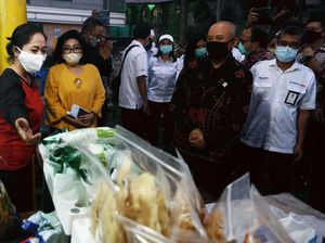 Menkop Tinjau Mitra Warung Pangan