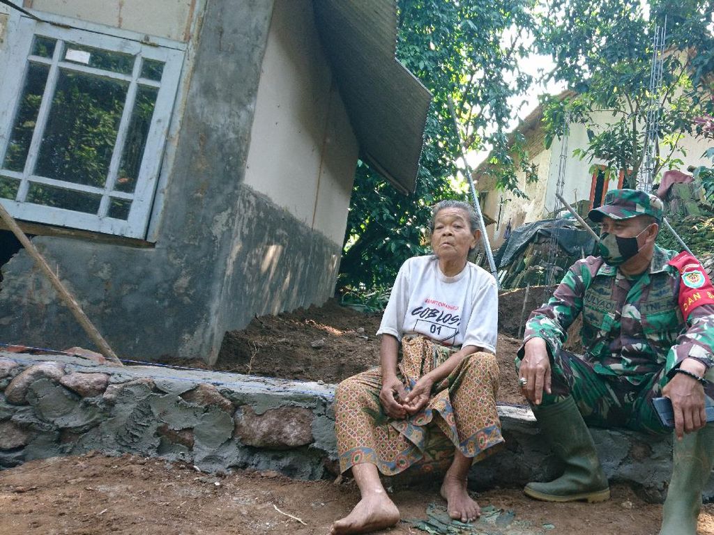 Kisah Nenek 80 Tahun Hidup di Tempat Tak Layak, Kini Rumahnya Dibangun TNI Kisah Nenek 80 Tahun Hidup di Tempat Tak Layak, Kini Rumahnya Dibangun TNI