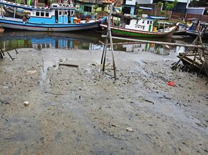 Nelayan di Serang Keluhkan Pendangkalan Pelabuhan Nelayan di Serang Keluhkan Pendangkalan Pelabuhan