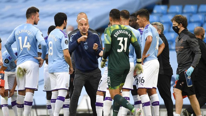 Manchester Citys head coach Pep Guardiola gestures to his players during the English Premier League soccer match between Manchester City and Liverpool at Etihad Stadium in Manchester, England, Thursday, July 2, 2020. (AP Photo/Peter Powell,Pool)