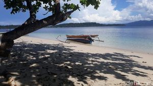 Pulau Eksotis Papua yang Minta Pelancong Mandi Sebelum Menjelajah