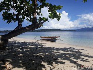 Pulau Eksotis Papua yang Minta Pelancong Mandi Sebelum Menjelajah
