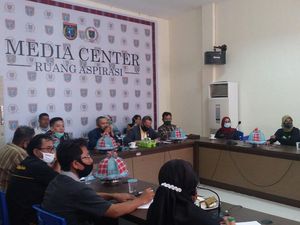 Anaknya Terganjal Aturan Zonasi PPDB, Puluhan Ortu di Polman Ngadu ke DPRD