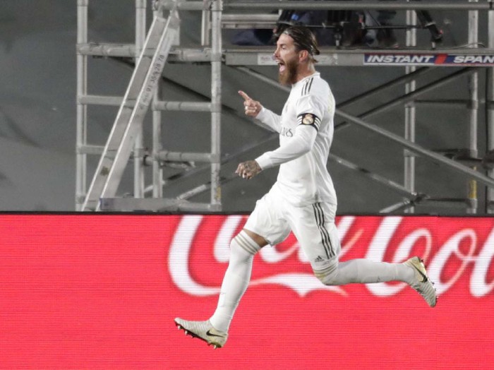 Getafe's Xabier Etxeita in action during the Spanish La Liga soccer match between Real Madrid and Getafe at the Alfredo di Stefano stadium in Madrid, Spain, Thursday, July 2, 2020. (AP Photo/Bernat Armangue)