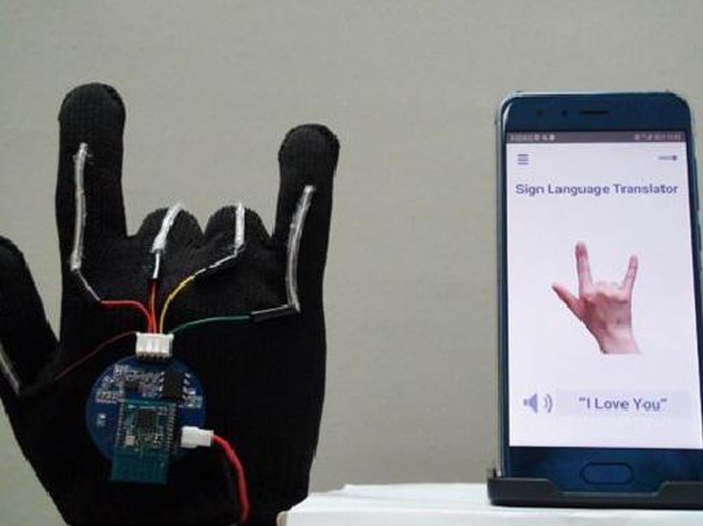 Sarung Tangan Ini Terjemahkan Bahasa Isyarat ke Teks