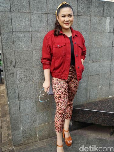 Vicky Shu saat ditemui di kawasan Trans TV.