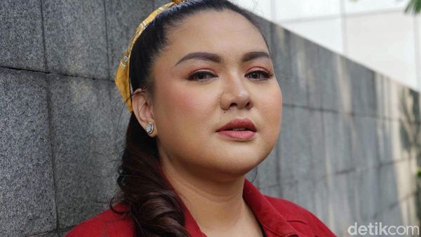 Vicky Shu Vakum Nyanyi Kini Jadi Juragan Toko Sembako