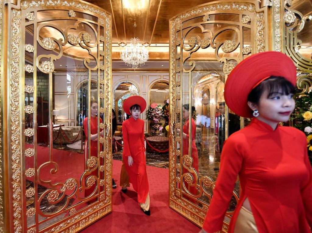 Tawarkan Pengalaman Ala Sultan, Interior Hotel Ini Dilapis Emas