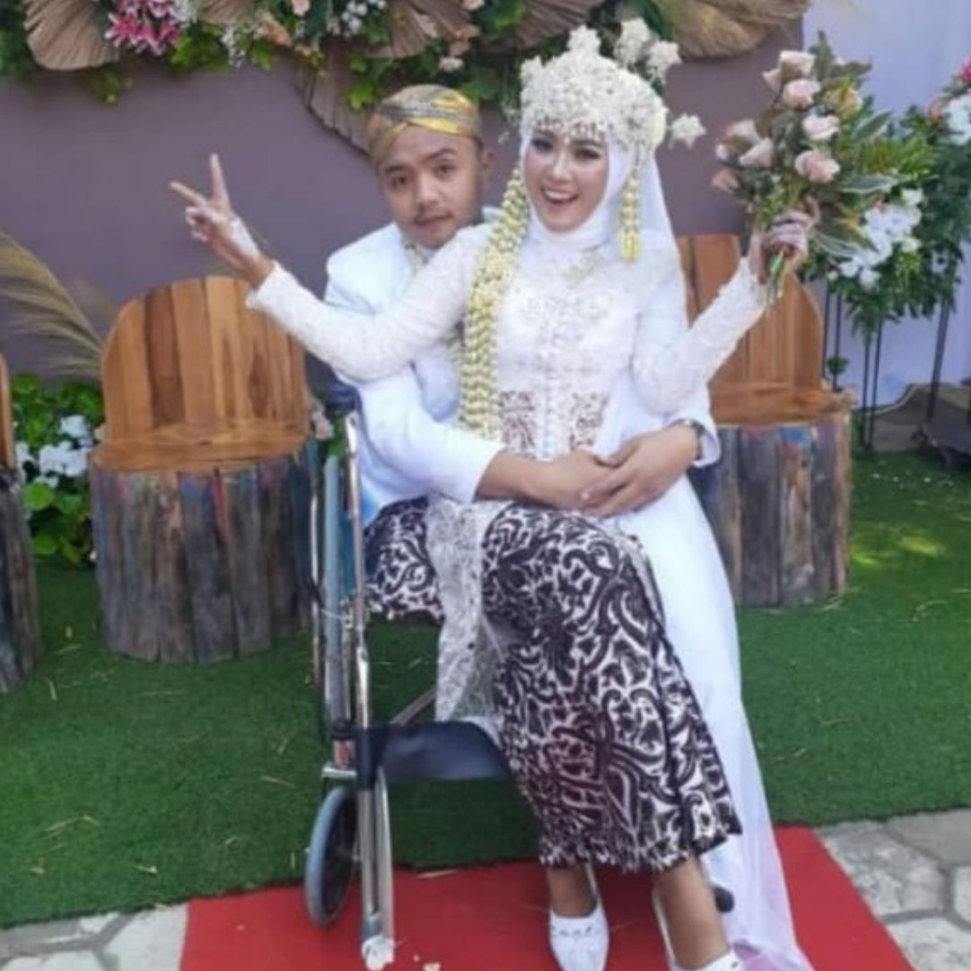 Viral pasangan gadis batang dan pria difabel