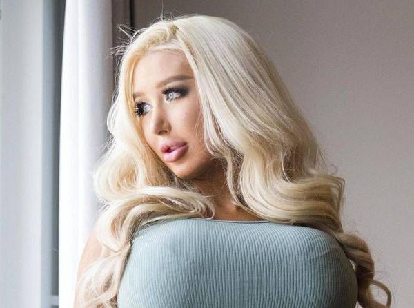 Foto: 7 Wanita yang Terobsesi Ingin Mirip Robot Seks