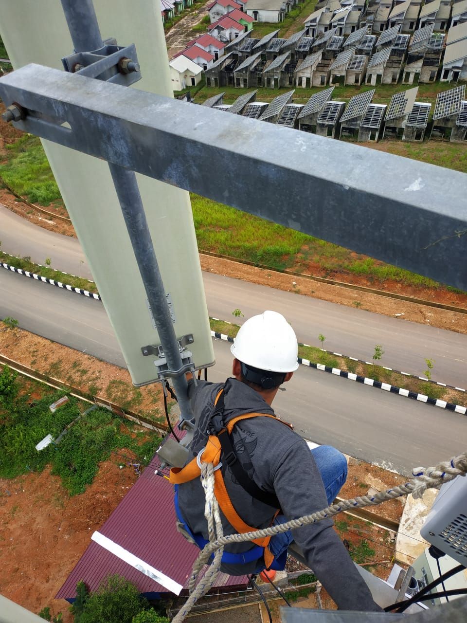 XL Axiata XL Axiata memperkuat jaringan telekomunikasi miliknya ke calon ibu kota negara Indonesia, yakni di Kalimantan Timur.
