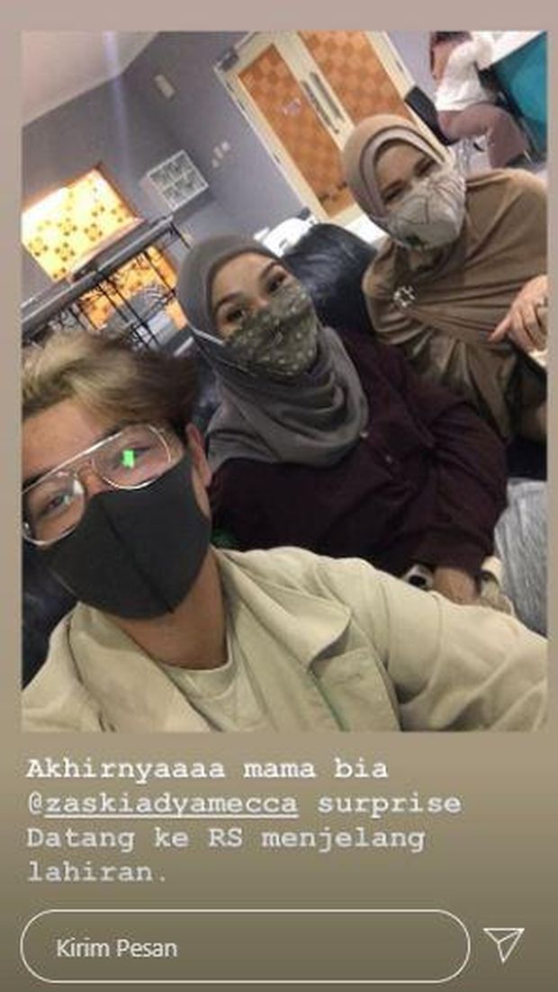 Zaskia Adya Mecca melahirkan