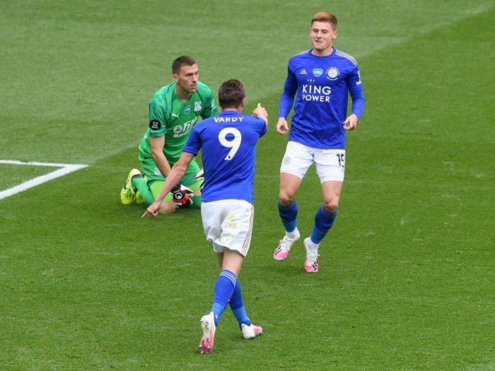 1254244368 LEICESTER, ENGLAND - JULY 04: Jamie Vardy of Leicester City celebrates with teammate Harvey Barnes after scoring his teams second goal during the Premier League match between Leicester City and Crystal Palace at The King Power Stadium on July 04, 2020 in Leicester, England. Football Stadiums around Europe remain empty due to the Coronavirus Pandemic as Government social distancing laws prohibit fans inside venues resulting in all fixtures being played behind closed doors. (Photo by Michael Regan/Getty Images)