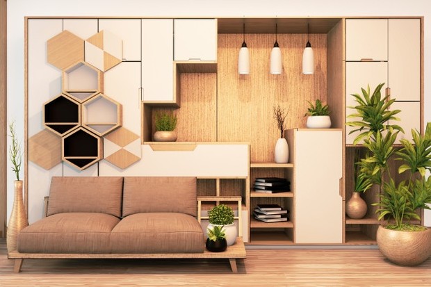 Menyeleksi barang-barang yang tak lagi dipakai dapat menjadi langkah awal untuk merapikan ruangan.