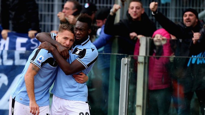 ROME, ITALY - JANUARY 18:  Felipe Caicedo with his teammate Ciro Immobile of SS Lazio celebrates after scoring the opening goal during the Serie A match between SS Lazio and UC Sampdoria at Stadio Olimpico on January 18, 2020 in Rome, Italy.  (Photo by Paolo Bruno/Getty Images)