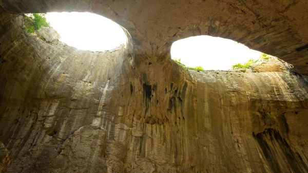 Potret Gua dengan Mata Dewa di Bulgaria