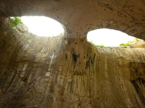 Potret Gua dengan Mata Dewa di Bulgaria